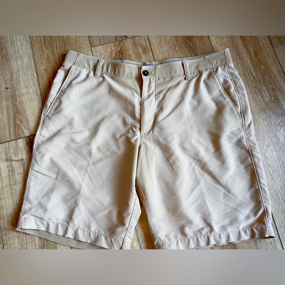 Mint Under Armour Performance Golf Shorts  Tan Sz 40 Flat Frnt Great